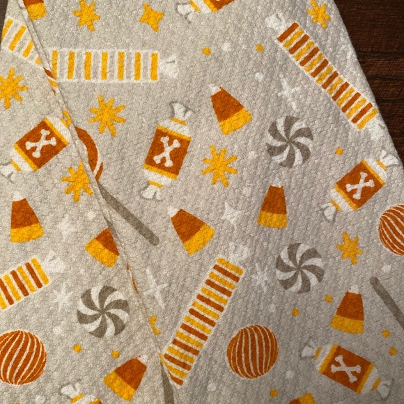 Halloween Candy Kitchen Towel Set By Martha Stewart, Candy Corn Kitchen Towels - Picture 5 of 11